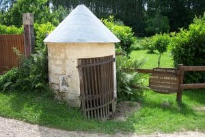 A l’entrée du moulin de gémages