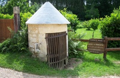 A l’entrée du moulin de gémages