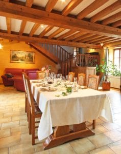 Salle à manger table d'hôtes