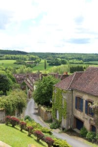 Village en contrebas route