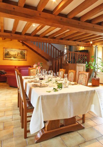 Salle à manger table d'hôtes