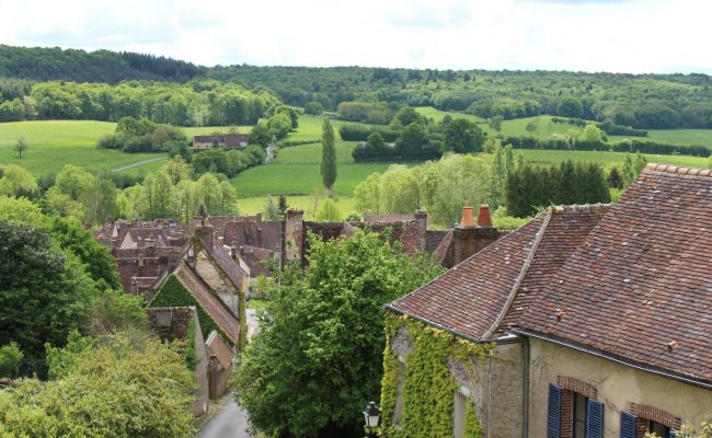 Village en contrebas route